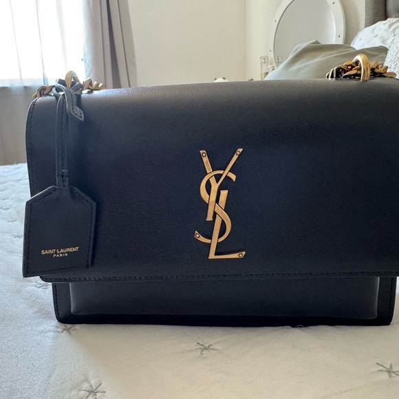 Saint Laurent Sunset Medium in Noir - Picture 1 of 15